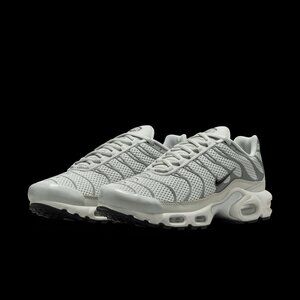 W - Nike Air Max Plus “Grey Silver Chrome” FV8480-002